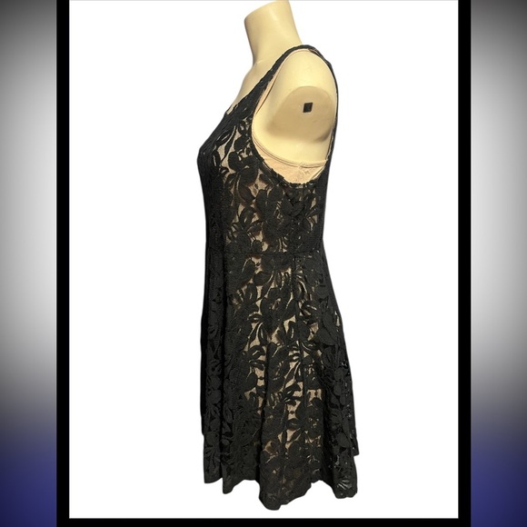FREE PEOPLE Miles Of Lace Black Dress Nude Slip Floral LBD Cocktail Mini size M - Picture 6 of 16